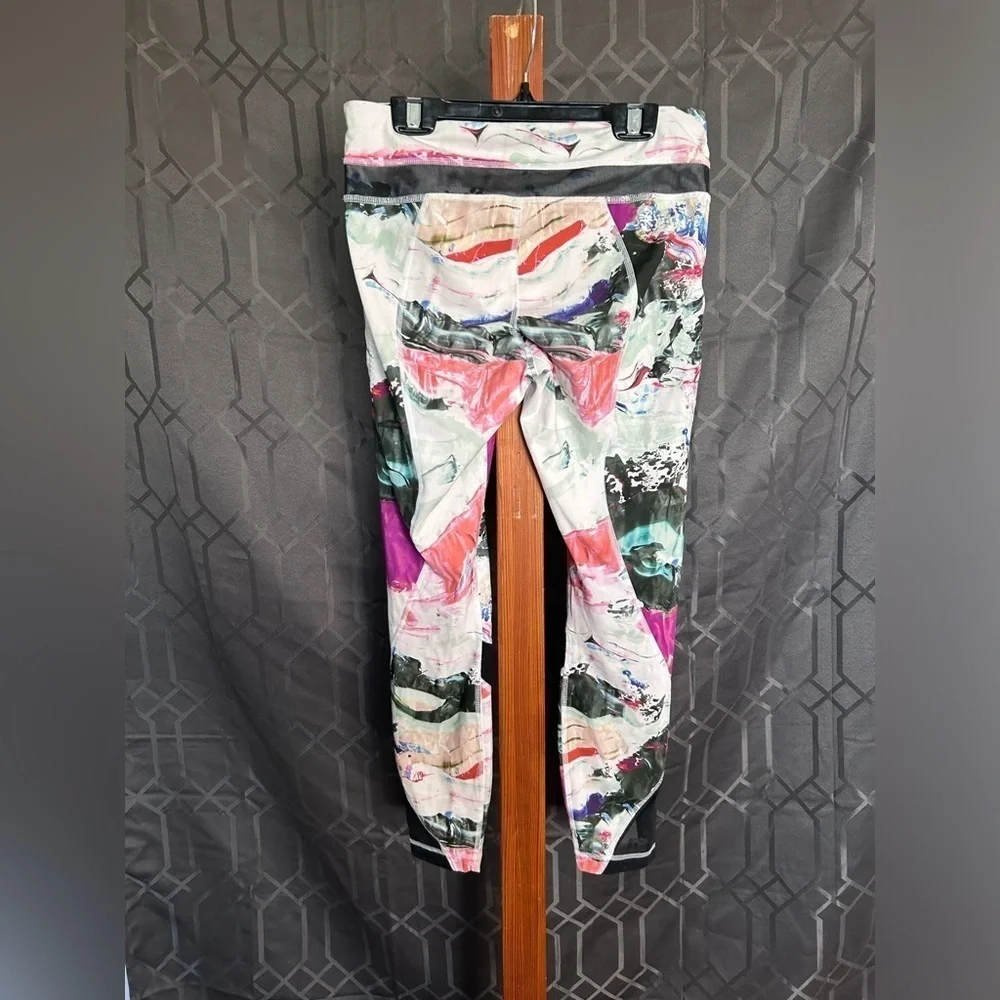 Lululemon Run Inspire Crop II Size 6 - Picture 4 of 6